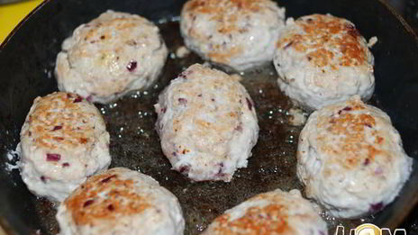 мясные зразы с сыром и яйцом