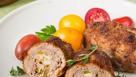 свиные зразы с солеными огурцами