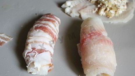 зразы из тилапии в беконе с овощным салатом