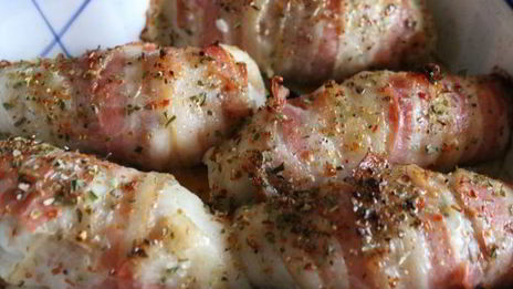 зразы из тилапии в беконе с овощным салатом