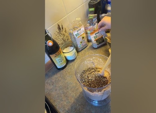 Вкуснейший квас из хлеба и дрожжей: простой рецепт любимого напитка
