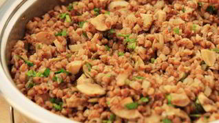 Гречка с грибами и семечками