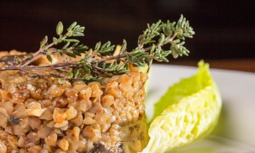 Рецепт гречки с луком и вешенками