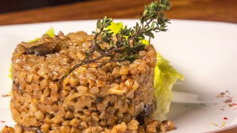 гречка с луком и вешенками