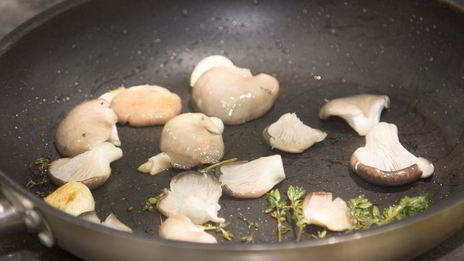 гречка с луком и вешенками