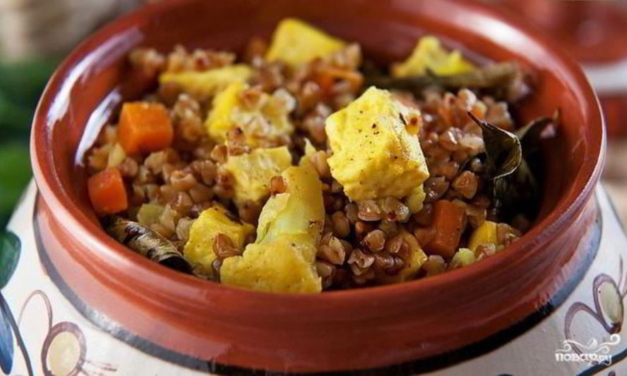 Рецепт гречки с овощами и сыром в горшочке