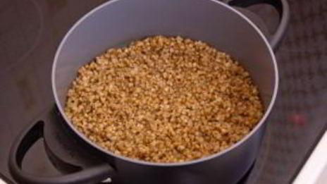 гречка с сосисками и грибами