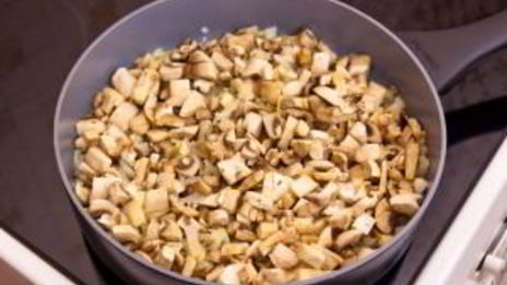 гречка с сосисками и грибами