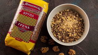 Гречневая каша с орехами и медом