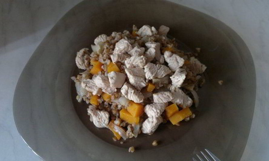 Рецепт гречневой каши с тыквой, луком, имбирем и грудка индейки