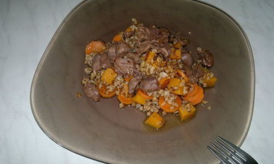 Рецепт гречневой каши с тыквой, морковью и сердцем кролика