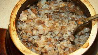 Гречневая каша со свининой в горшочке