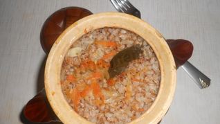Гречневая каша в горшочке в духовке с мясом