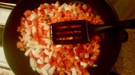 каша гречневая с овощами и тушенкой