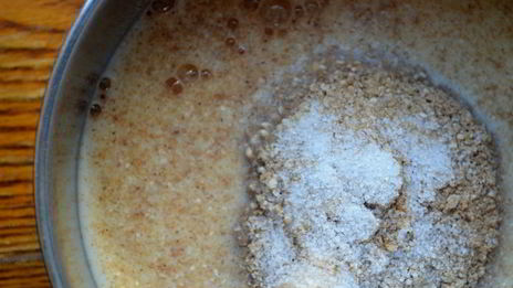 каша из молотой гречневой крупы с томлеными яблоками