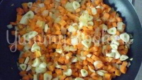 печень с морковью и зеленью и гречка на гарнир