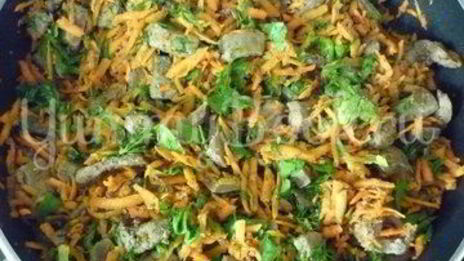 печень с морковью и зеленью и гречка на гарнир