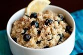 Каша из киноа с ягодами