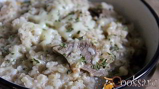 Каша из многозерновых хлопьев с говядиной и сыром