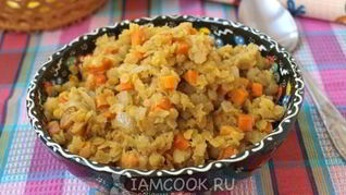 Каша из красной чечевицы с морковью и изюмом