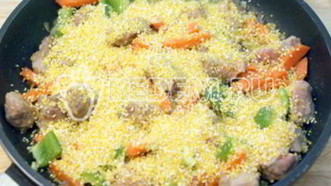 кукурузная каша с мясом по-деревенски