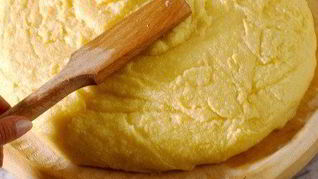 Полента по-итальянски с горгонзолой и чесноком