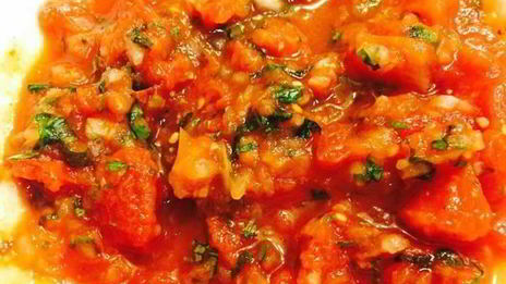 полента под соусом из грибов и томатов