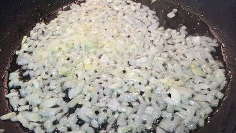 полента под соусом из грибов и томатов