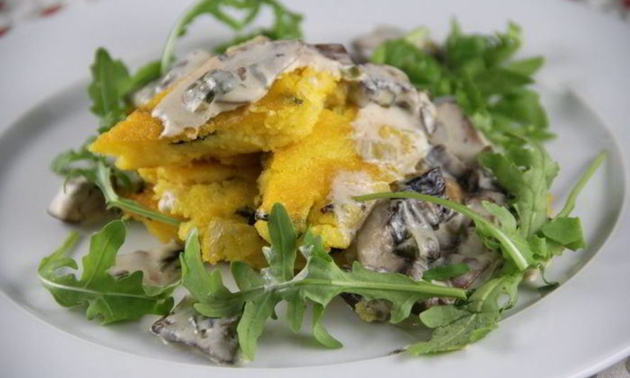 Рецепт поленты с грибами, свежими травами и пармезаном