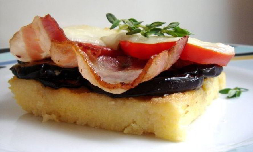 Рецепт поленты с сезонными овощами и беконом