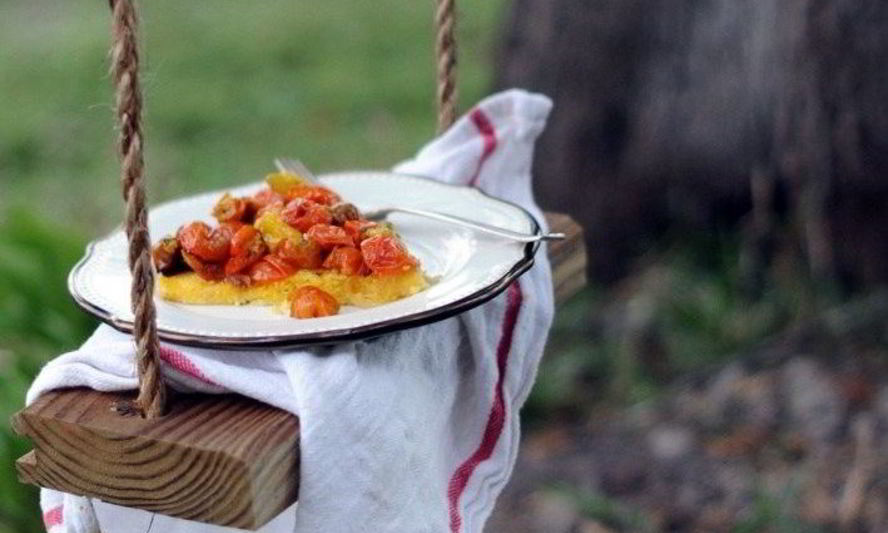 Рецепт поленты с томатным соусом и базиликом