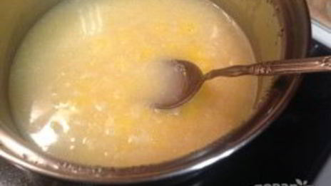 полента с вялеными помидорами в беконе