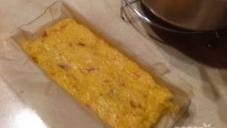 полента с вялеными помидорами в беконе