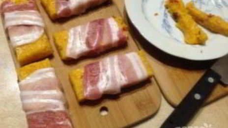 полента с вялеными помидорами в беконе