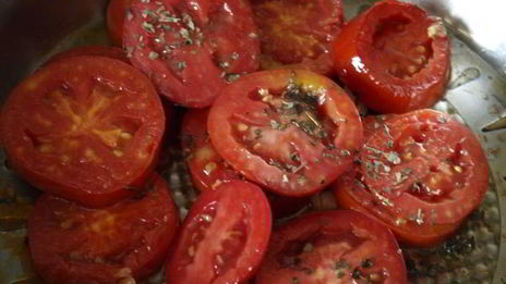 полента запеченная с помидорами и моцареллой