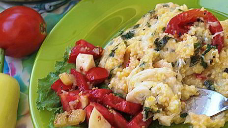 полента запеченная с помидорами и моцареллой