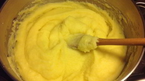 полента, запеченная с помидорами