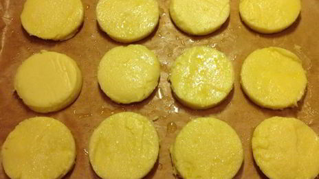 полента, запеченная с помидорами