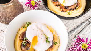 Утренняя полента с грибами и яйцом пашот