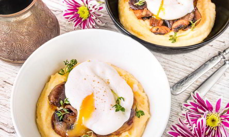 Рецепт утренней поленты с грибами и яйцом пашот