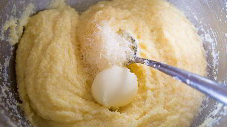 утренняя полента с грибами и яйцом пашот