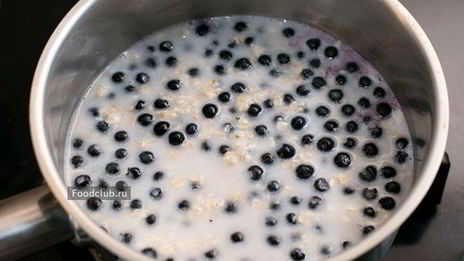 овсяная каша с черникой