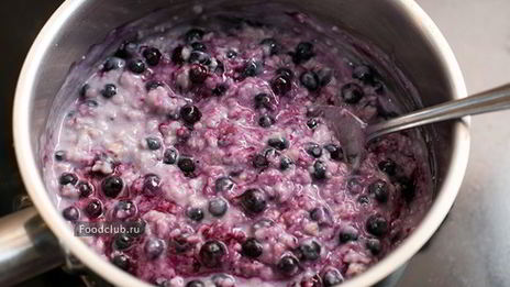 овсяная каша с черникой