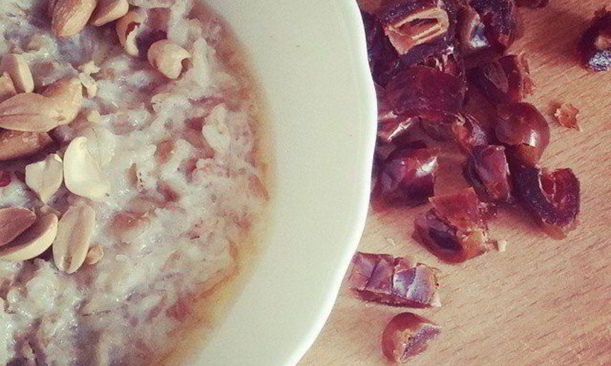 Рецепт овсяной каши с финиками