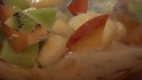 овсяная каша с фруктовым салатом