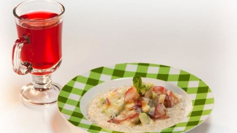 овсяная каша с фруктовым салатом