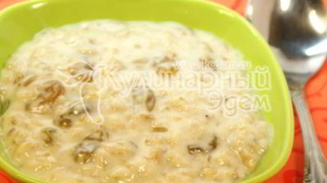 овсяная каша с изюмом