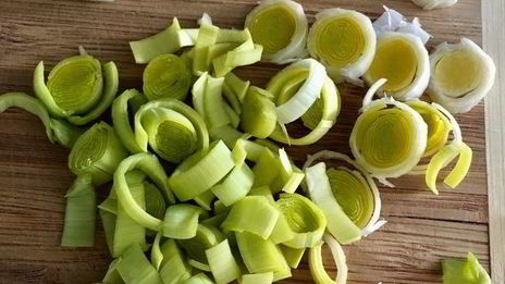 овсяная каша с мясным соусом и красным вином