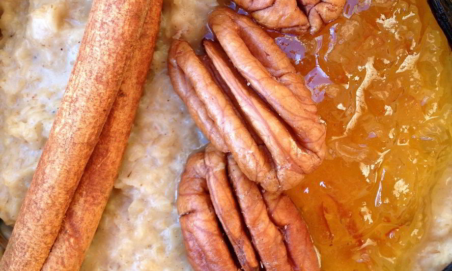 Рецепт овсяной каши с пряностями, пеканом и апельсиновым джемом