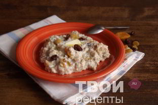 Овсяная каша с сухофруктами